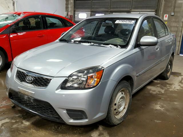 KNADH4A3XB6928535 - 2011 KIA RIO BASE SILVER photo 2