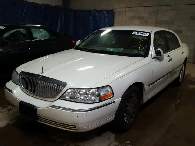 1LNHM81W94Y662199 - 2004 LINCOLN TOWN CAR E WHITE photo 2