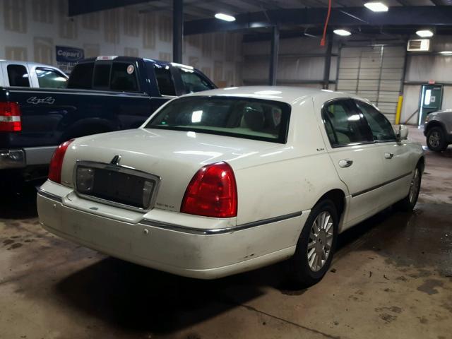 1LNHM81W94Y662199 - 2004 LINCOLN TOWN CAR E WHITE photo 4