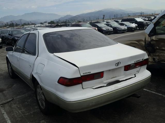 JT2BF28K2W0145731 - 1998 TOYOTA CAMRY LE WHITE photo 3