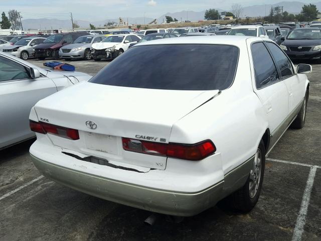 JT2BF28K2W0145731 - 1998 TOYOTA CAMRY LE WHITE photo 4