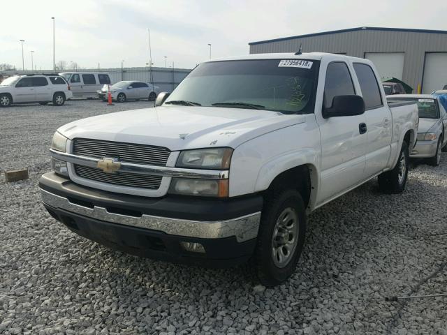 2GCEK13T951174298 - 2005 CHEVROLET SILVERADO WHITE photo 2