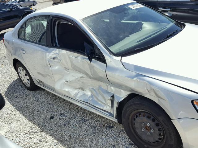 3VW2K7AJXFM324384 - 2015 VOLKSWAGEN JETTA BASE 银色 照片 9