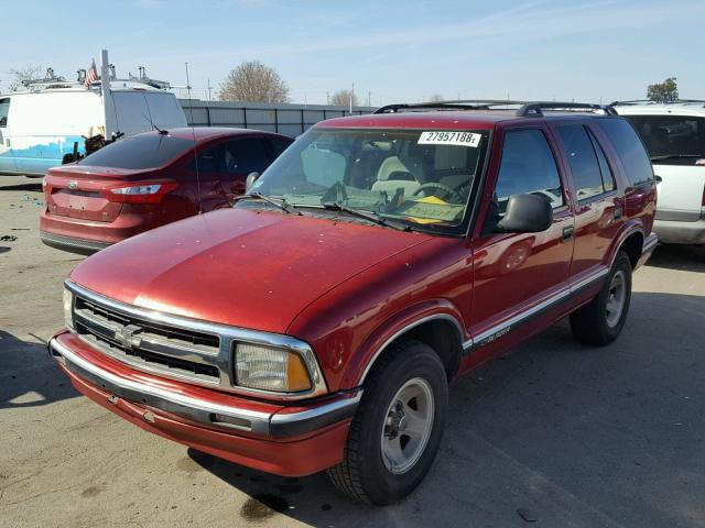 1GNCS13W1V2103928 - 1997 CHEVROLET BLAZER RED photo 2