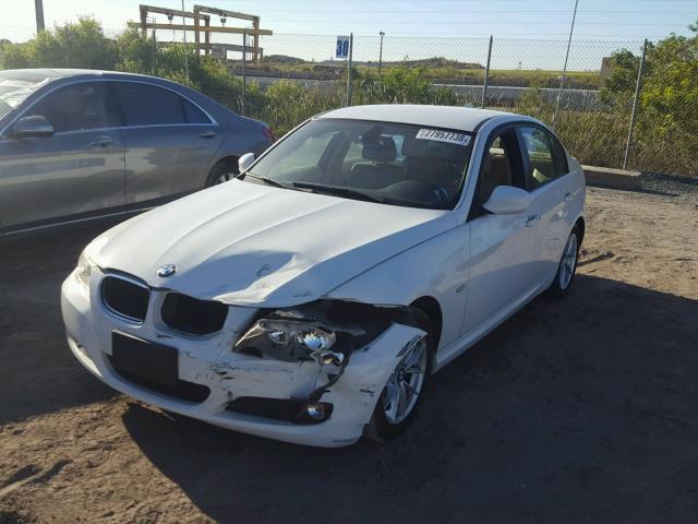 WBAPH7G5XANM50936 - 2010 BMW 328 I WHITE photo 2