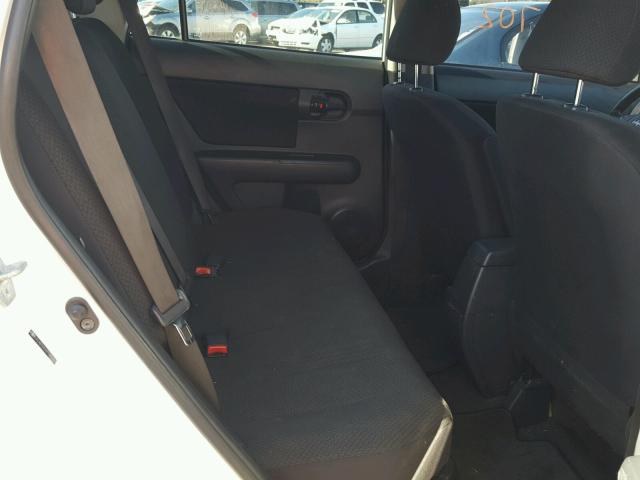 JTLKE50E681031864 - 2008 SCION XB WHITE photo 6