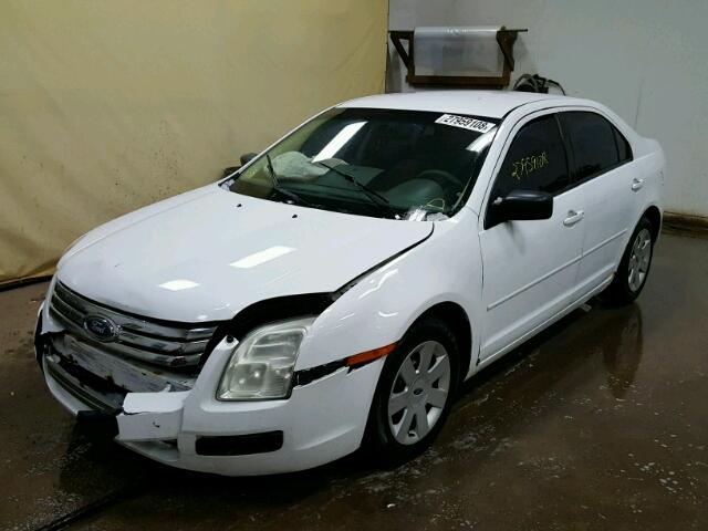 3FAHP06Z27R108544 - 2007 FORD FUSION S WHITE photo 2