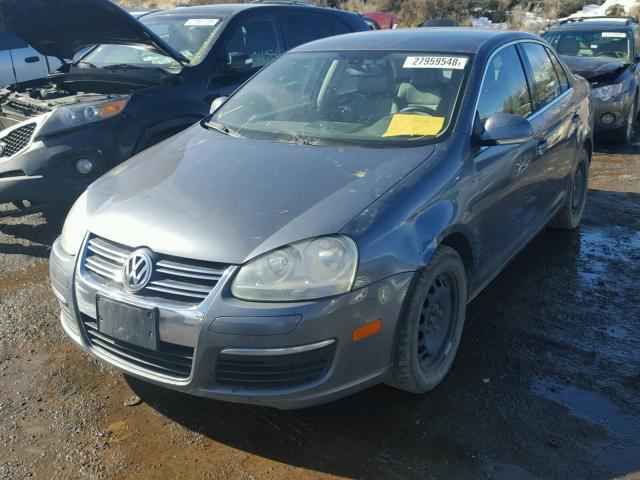 3VWRT71K75M619199 - 2005 VOLKSWAGEN NEW JETTA GRAY photo 2