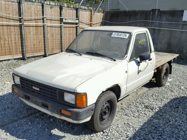 JT4RN55E8E0045737 - 1984 TOYOTA PICKUP 3/4 WHITE photo 2