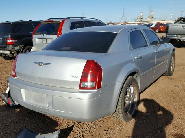 2C3JA43R55H652011 - 2005 CHRYSLER 300 SILVER photo 4