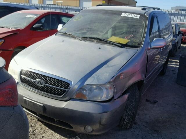 KNDUP131746560589 - 2004 KIA SEDONA EX SILVER photo 2