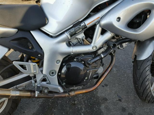 JS1VP52A122102882 - 2002 SUZUKI SV650 S SILVER photo 7