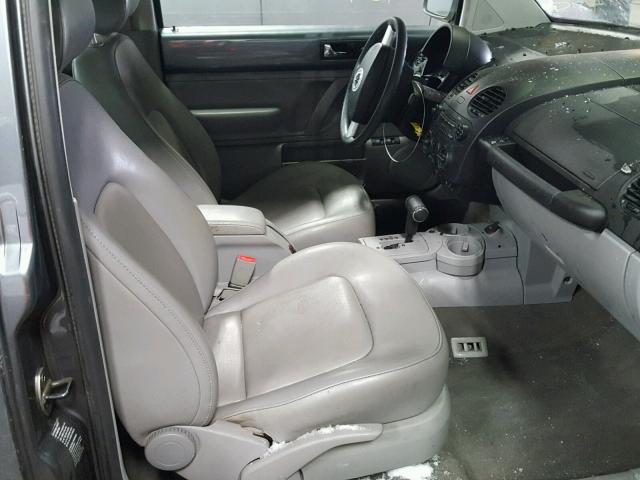 3VWCK31CX5M416642 - 2005 VOLKSWAGEN NEW BEETLE 灰色 照片 5