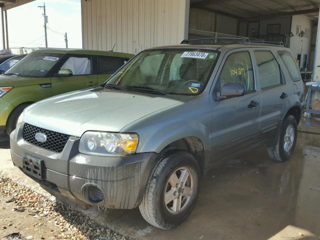 1FMYU02Z65KC05865 - 2005 FORD ESCAPE XLS GRAY photo 2