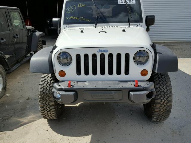 1C4BJWFG6DL603181 - 2013 JEEP WRANGLER U WHITE photo 9