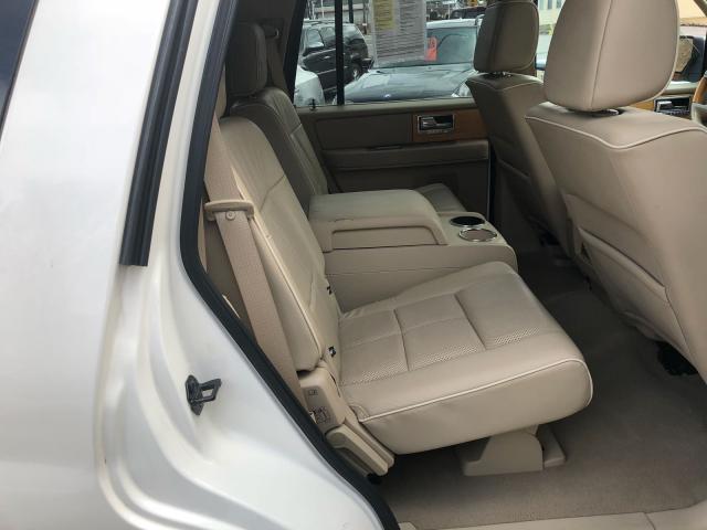 5LMFU28537LJ16613 - 2007 LINCOLN NAVIGATOR WHITE photo 8