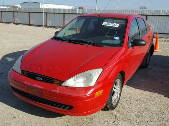 1FAFP34P6YW270346 - 2000 FORD FOCUS SE RED photo 2