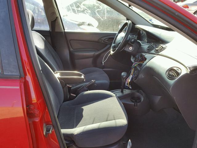 1FAFP34P6YW270346 - 2000 FORD FOCUS SE RED photo 5