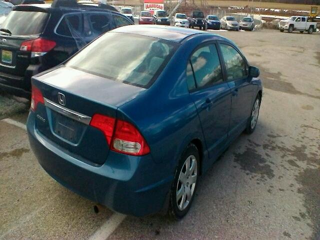 19XFA16529E012302 - 2009 HONDA CIVIC LX BLUE photo 4