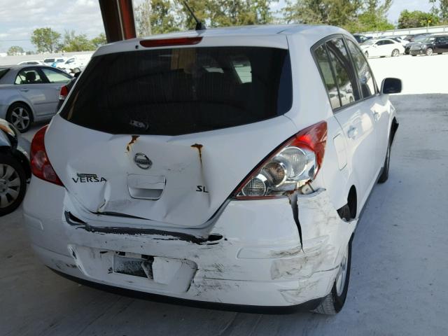 3N1BC13E79L419026 - 2009 NISSAN VERSA S WHITE photo 4