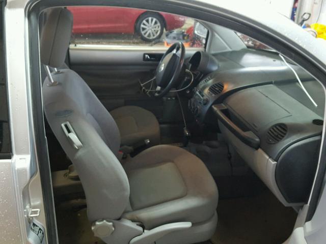 3VWCC21CXXM474177 - 1999 VOLKSWAGEN NEW BEETLE 银色 照片 5