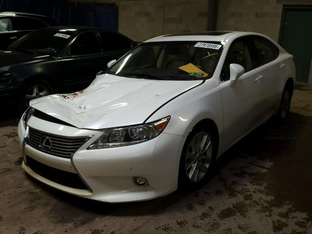 JTHBW1GGXE2070566 - 2014 LEXUS ES 300H WHITE photo 2