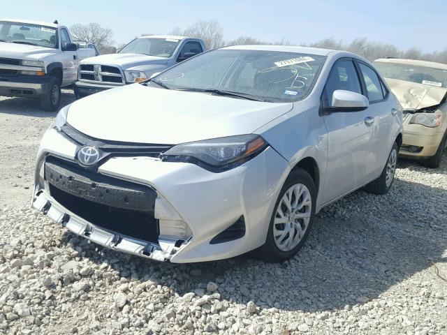 5YFBURHEXHP702667 - 2017 TOYOTA COROLLA L SILVER photo 2