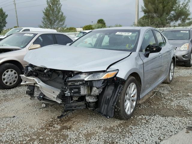 4T1B11HK9JU551356 - 2018 TOYOTA CAMRY L SILVER photo 2