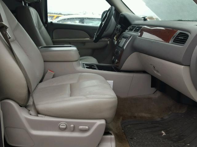 1GNWKMEG9BR125473 - 2011 CHEVROLET SUBURBAN K GRAY photo 5