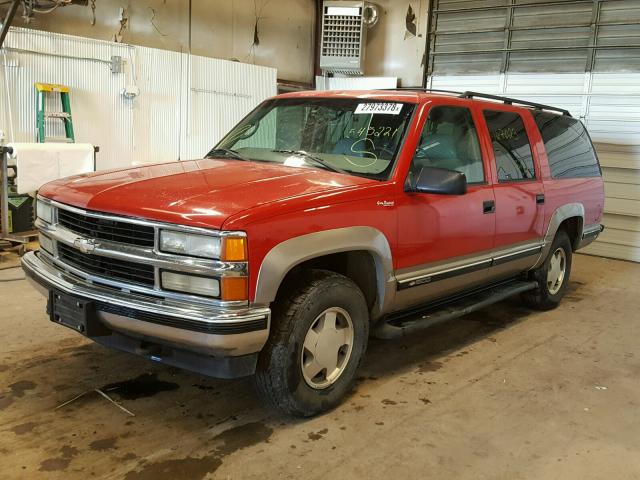 1GNFK16R5XJ545221 - 1999 CHEVROLET SUBURBAN K RED photo 2