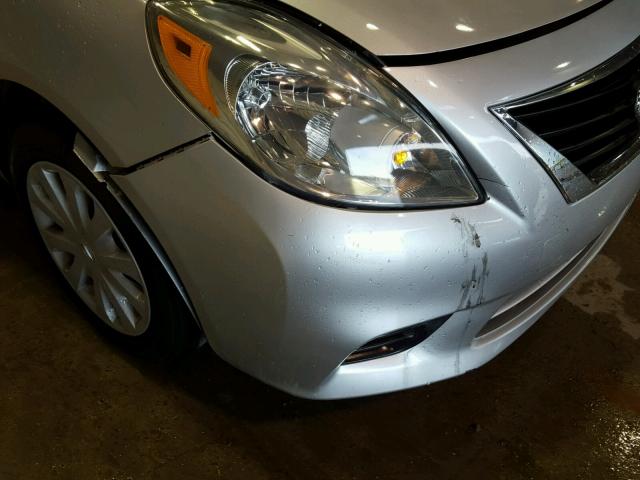 3N1CN7APXDL872944 - 2013 NISSAN VERSA S SILVER photo 9