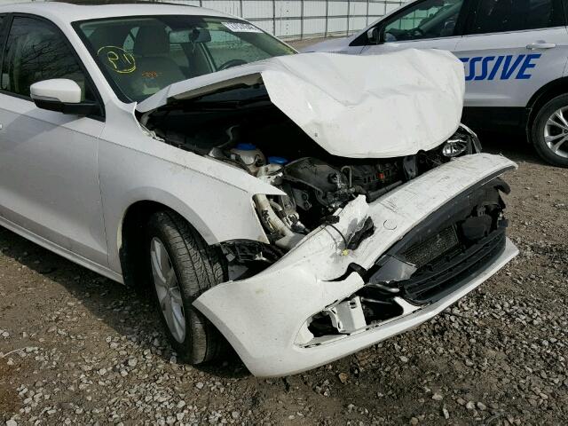 3VWDZ7AJ8BM348987 - 2011 VOLKSWAGEN JETTA SE WHITE photo 9