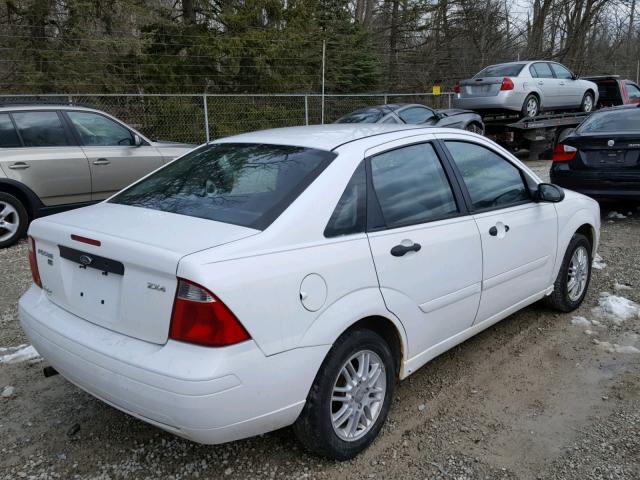 1FAFP34N56W197000 - 2006 FORD FOCUS ZX4 WHITE photo 4