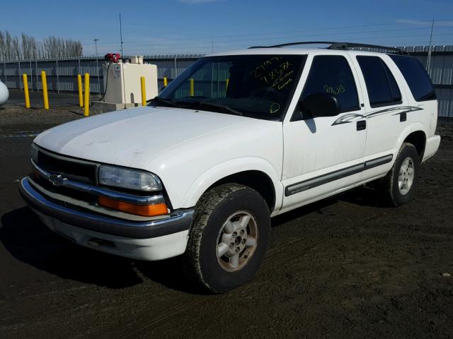 1GNDT13W6Y2219406 - 2000 CHEVROLET BLAZER WHITE photo 2