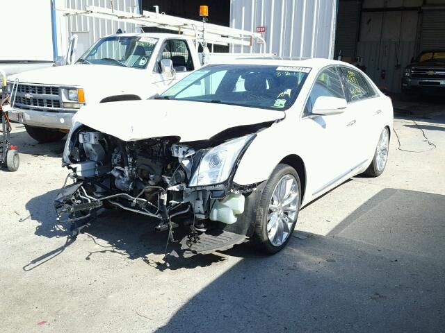 2G61W5S88E9204869 - 2014 CADILLAC XTS VSPORT WHITE photo 2