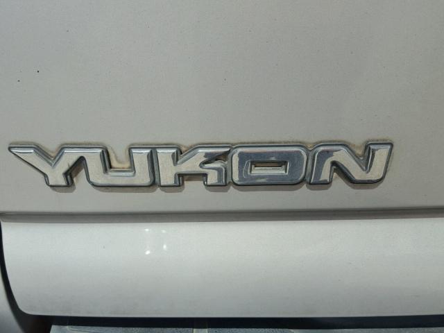 1GKEC13T25J237832 - 2005 GMC YUKON SILVER photo 9