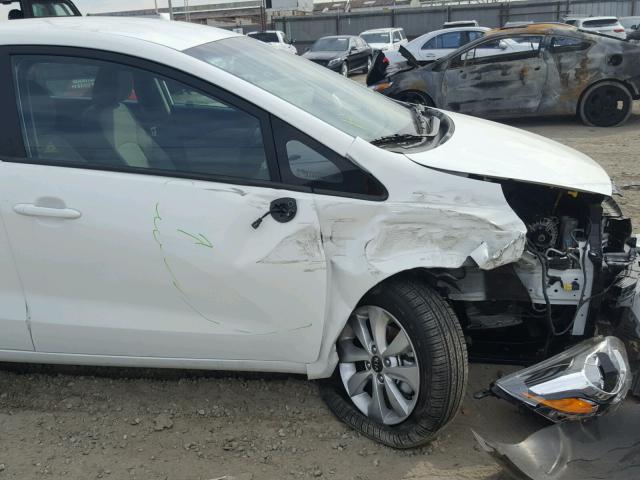 KNADN4A32G6676070 - 2016 KIA RIO EX WHITE photo 9