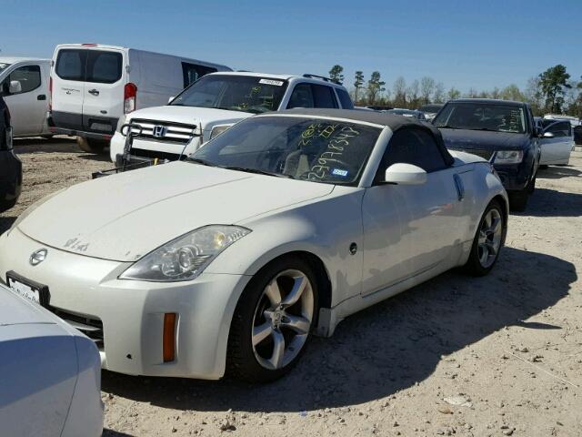 JN1AZ36A96M452383 - 2006 NISSAN 350Z ROADS WHITE photo 2