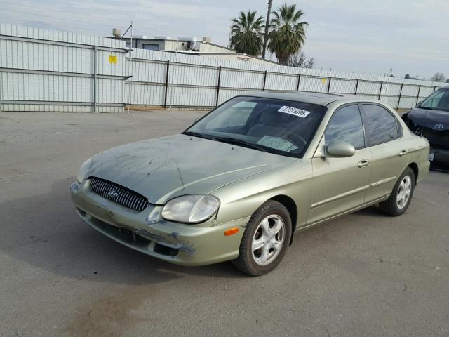 KMHWF25S0YA322475 - 2000 HYUNDAI SONATA GL GREEN photo 2