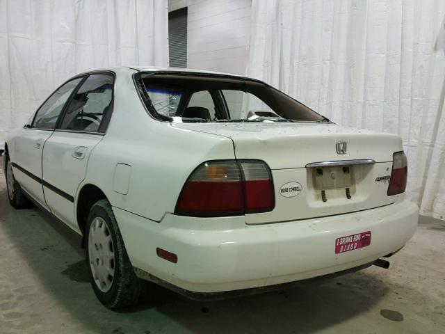 1HGCD5633VA077576 - 1997 HONDA ACCORD LX WHITE photo 3