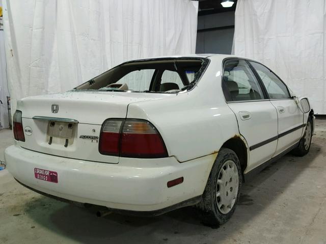 1HGCD5633VA077576 - 1997 HONDA ACCORD LX WHITE photo 4