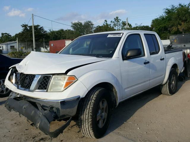 1N6AD07U37C462009 - 2007 NISSAN FRONTIER C WHITE photo 2