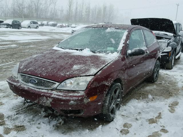 1FAFP31N27W210985 - 2007 FORD FOCUS ZX3 MAROON photo 2