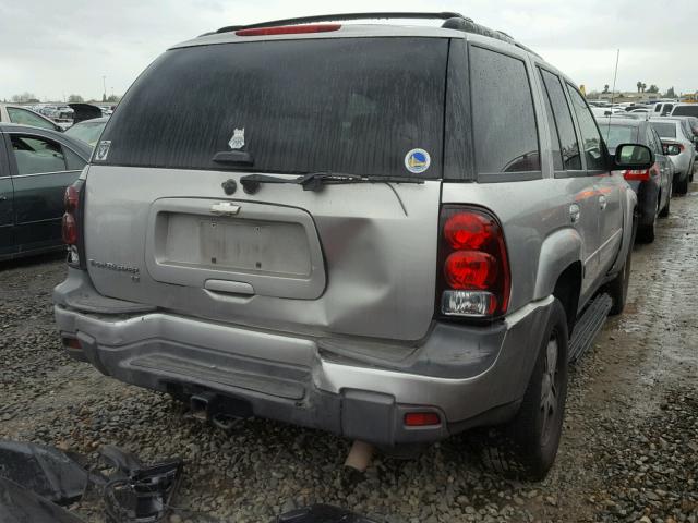 1GNDT13SX52331439 - 2005 CHEVROLET TRAILBLAZE SILVER photo 4