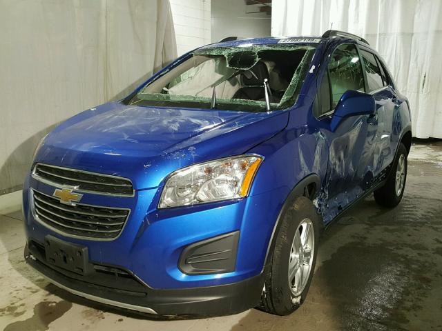 KL7CJPSBXGB686626 - 2016 CHEVROLET TRAX 1LT BLUE photo 2