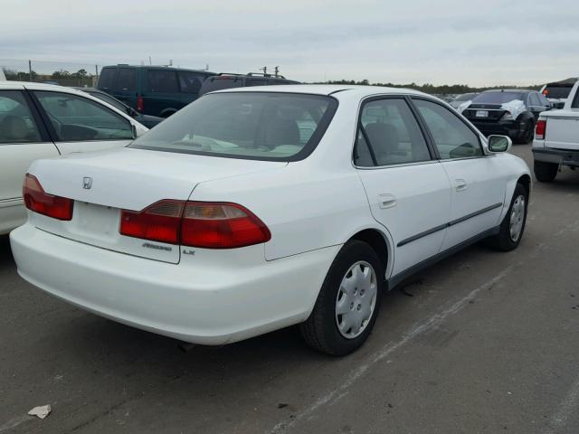 1HGCG6659XA033227 - 1999 HONDA ACCORD LX WHITE photo 4