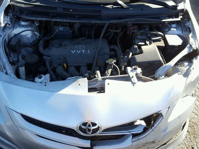 JTDBT923X71099202 - 2007 TOYOTA YARIS SILVER photo 7