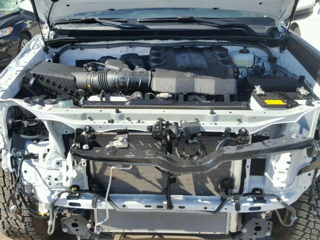 JTEBU5JR7H5452044 - 2017 TOYOTA 4RUNNER SR WHITE photo 7