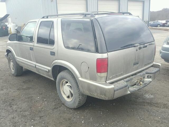 1GNDT13W012181063 - 2001 CHEVROLET BLAZER GOLD photo 3