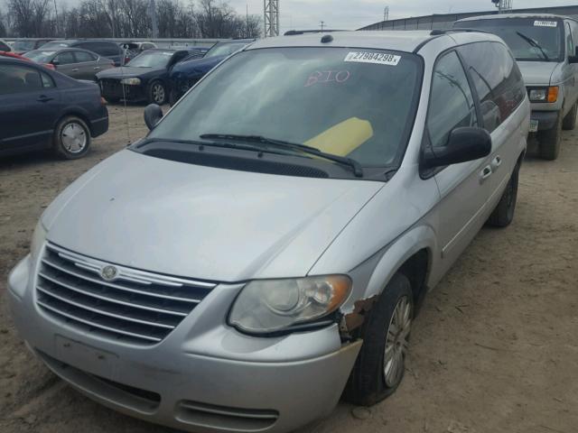 2C4GP44R75R421608 - 2005 CHRYSLER TOWN & COU GRAY photo 2